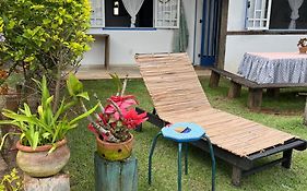 Casinhas do Peró Refúgio com Jardim e WiFi Rápido